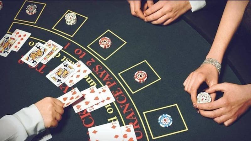 Cách chia bài Blackjack cơ bản và chi tiết